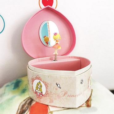 Μουσικό κουτί σε σχήμα καρδιά