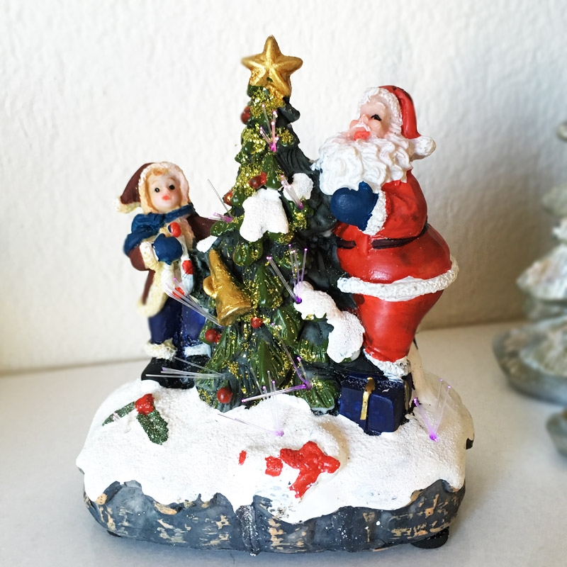 Χριστουγεννιάτικο διακοσμητικό δέντρο και Αϊ Βασίλης με δώρα και led φωτισμό - 12 εκ.